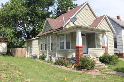 413 N Madison St, Clinton, IL 61727