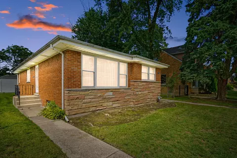 7806 Kildare Ave, Skokie, IL 60076
