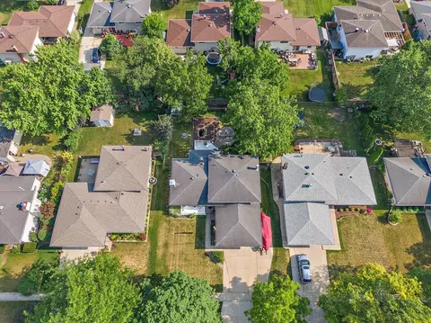 665 Catalpa Ln, Bartlett, IL 60103 photo 28
