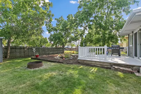 665 Catalpa Ln, Bartlett, IL 60103 photo 22