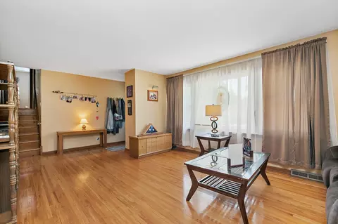 665 Catalpa Ln, Bartlett, IL 60103 photo 3
