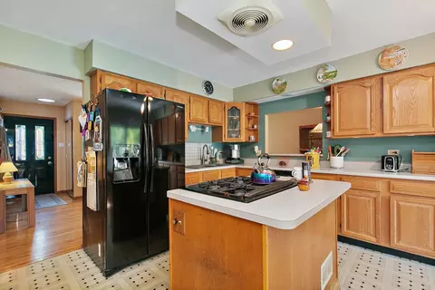 665 Catalpa Ln, Bartlett, IL 60103 photo 7