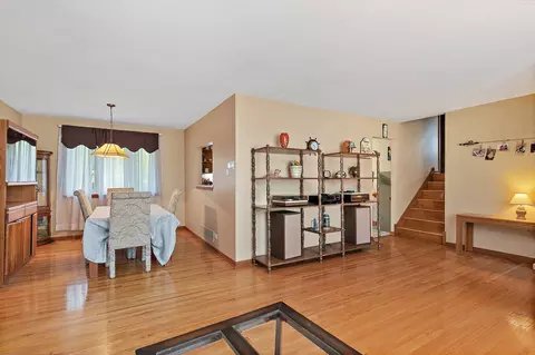 665 Catalpa Ln, Bartlett, IL 60103 photo 4