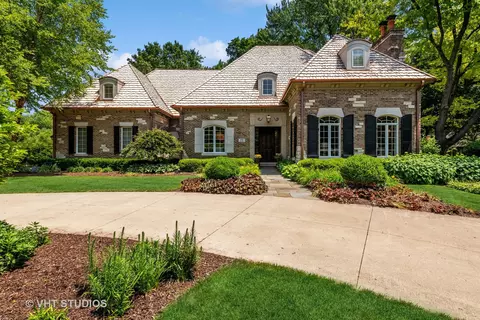 716 Paradise Ln, Libertyville, IL 60048