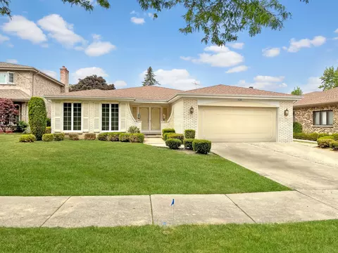1120 N Delphia Ave, Park Ridge, IL 60068