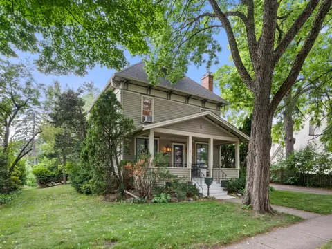 313 S Sycamore St, Genoa, IL 60135