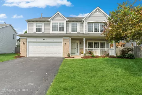 823 Fieldcrest Dr, Naperville, IL 60540