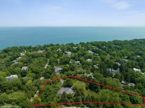 750 N Mayflower Rd, Lake Forest, IL 60045