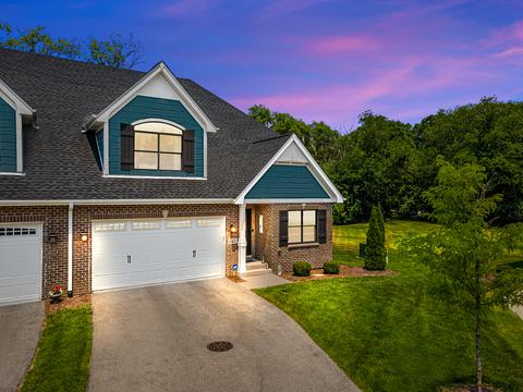 645 Bourbon Ln, Naperville, IL 60565
