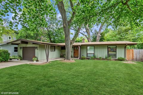 945 Holmes Ave, Deerfield, IL 60015