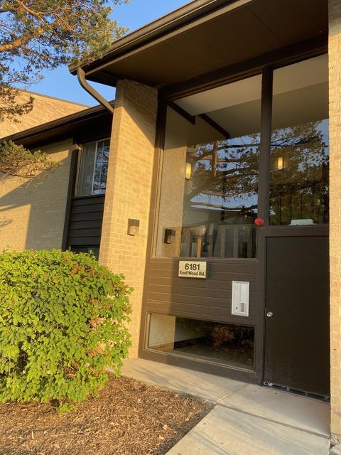 6181 Knoll Wood Rd #204, Willowbrook, IL 60527