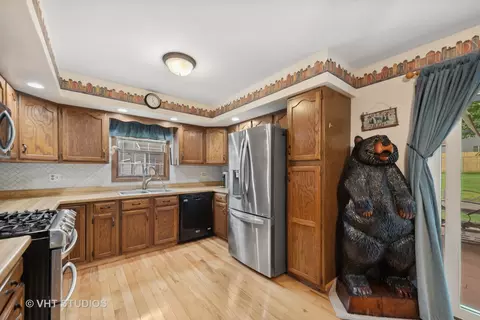3215 W Beach Dr, Mchenry, IL 60050 photo 8