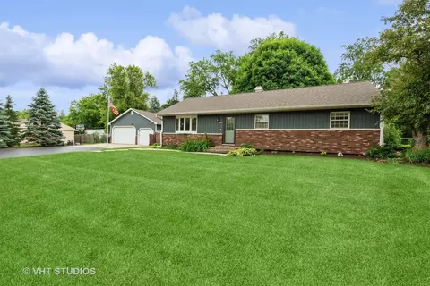 3215 W Beach Dr, Mchenry, IL 60050 photo 2