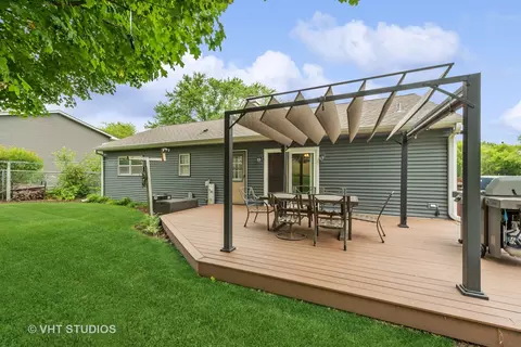 3215 W Beach Dr, Mchenry, IL 60050 photo 4
