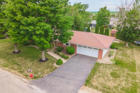 106 W 8th St, Gridley, IL 61744 photo 2