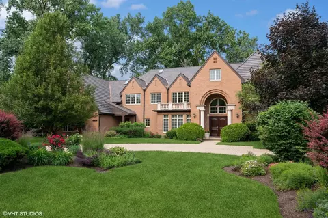 2521 Lawson Glen Rd, Glenview, IL 60026