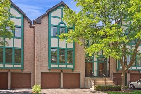 905 W Essex Pl, Arlington Heights, IL 60004