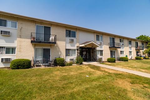 8924 Kenneth Dr #A, Des Plaines, IL 60016