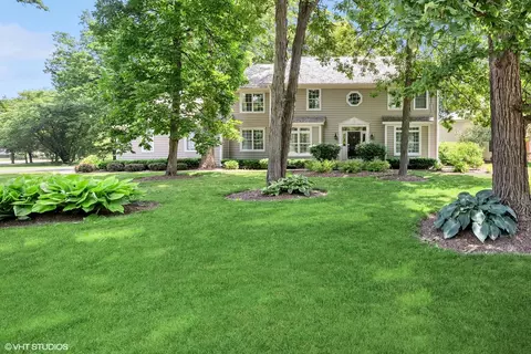 29845 N Forest Lake Ln, Libertyville, IL 60048