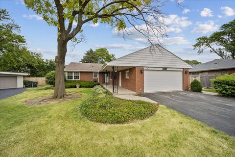 2300 Robincrest Ln, Glenview, IL 60025