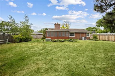 2300 Robincrest Ln, Glenview, IL 60025 photo 2