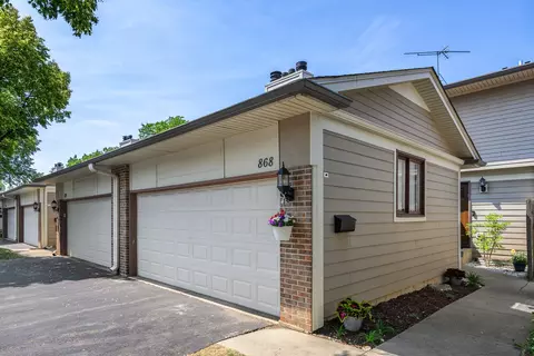 868 Swan Ln, Deerfield, IL 60015