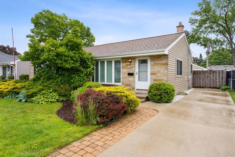 1285 Dennis Pl, Des Plaines, IL 60018 photo 2
