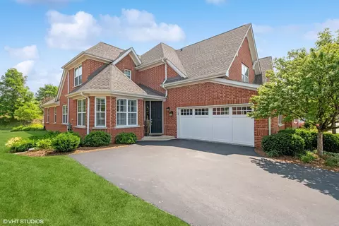 2176 Washington Dr #C, Northbrook, IL 60062