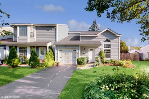 3326 Southport Dr, Island Lake, IL 60042