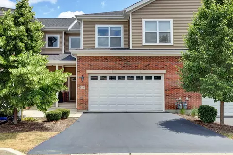 2367 N Newberry Ln, Palatine, IL 60074
