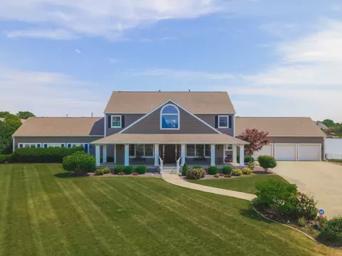 16 Smokey Ct, Bloomington, IL 61704