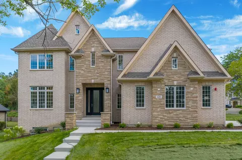 120 Saddle Brook Dr, Oak Brook, IL 60523