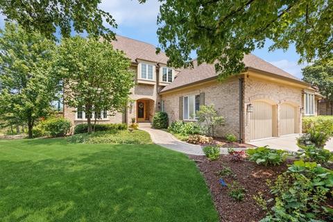 42 Tartan Lakes Dr, Westmont, IL 60559