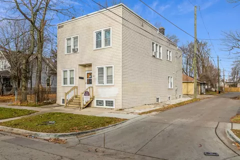 514 8th St, Waukegan, IL 60085