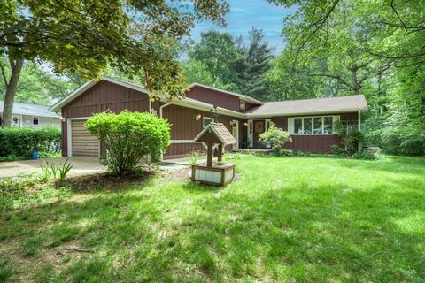 964 Lake Holiday Dr, Lake Holiday, IL 60548