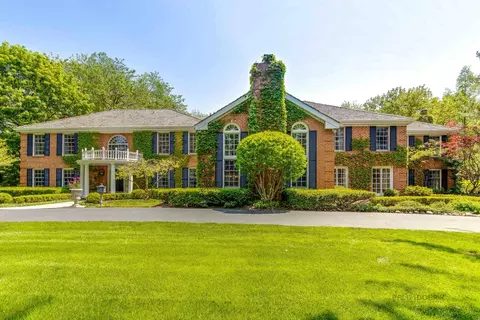 521 Hastings Rd, Lake Forest, IL 60045