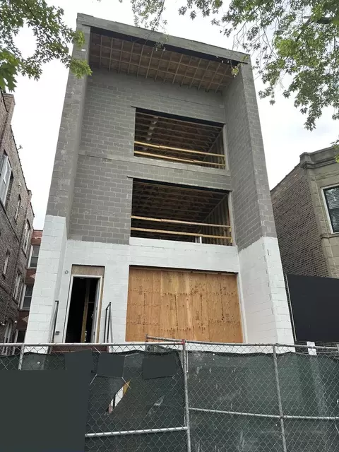 831 N Maplewood Ave #1, Chicago, IL 60622