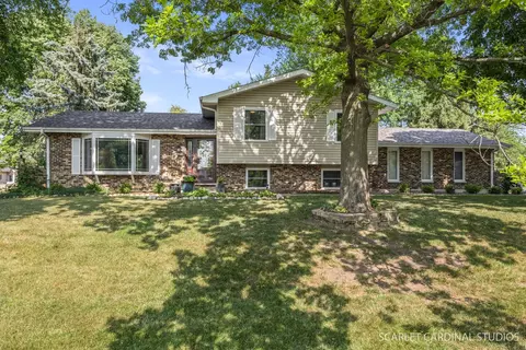 11 S711 Robert Dr, Naperville, IL 60564