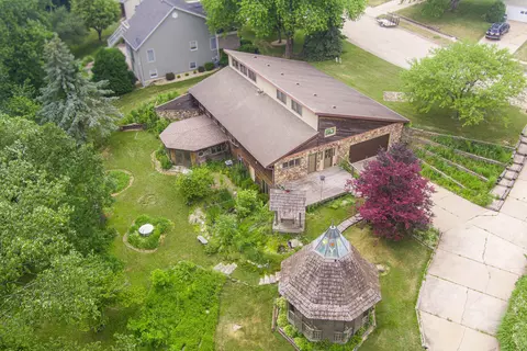 1024 Woodhill Cir, Dixon, IL 61021