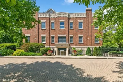 450 Green Bay Rd #2A, Glencoe, IL 60022