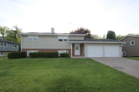 704 S Mchenry Ave, Crystal Lake, IL 60014
