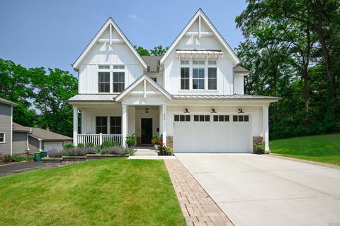 803 East St, Lemont, IL 60439