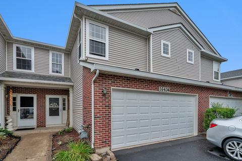 16434 Club Ct, Crest Hill, IL 60403