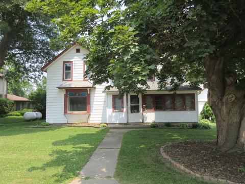 308 W Grove Rd, Sterling, IL 61081