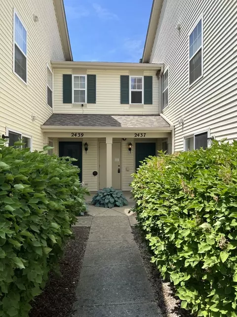 2437 Dickens Dr, Aurora, IL 60503