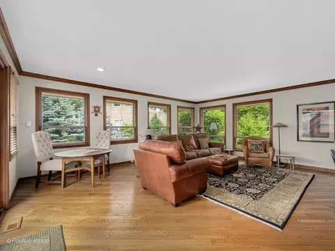 1 S782 Tree Tops Ln, Wheaton, IL 60189 photo 9