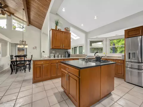 1 S782 Tree Tops Ln, Wheaton, IL 60189 photo 11