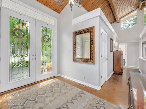 1 S782 Tree Tops Ln, Wheaton, IL 60189 photo 2