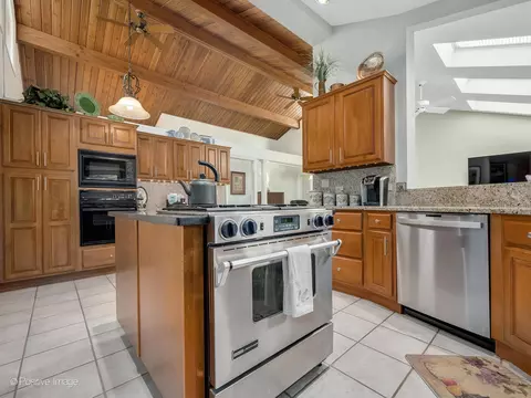 1 S782 Tree Tops Ln, Wheaton, IL 60189 photo 15