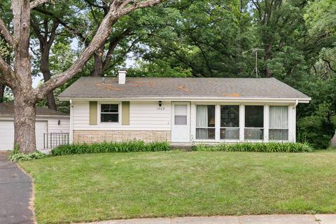 1202 Grant Dr, Carpentersville, IL 60110